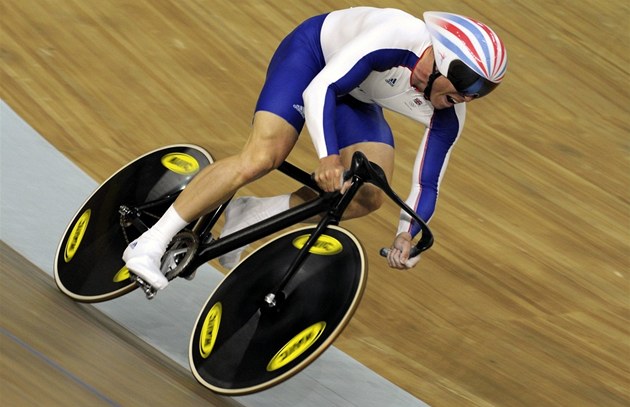 BRITSKÝ HRDINA. Chris Hoy získal v Peingu tři olympijská zlata. Kolik jich... BRITSKÝ HRDINA. Chris Hoy získal v Peingu tři olympijská zlata. Kolik jich...