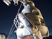 "Gondola" používaná k výstupu. Balón, pod který bude zavěšená, se napouští v "Gondola" používaná k výstupu. Balón, pod který bude zavěšená, se napouští v