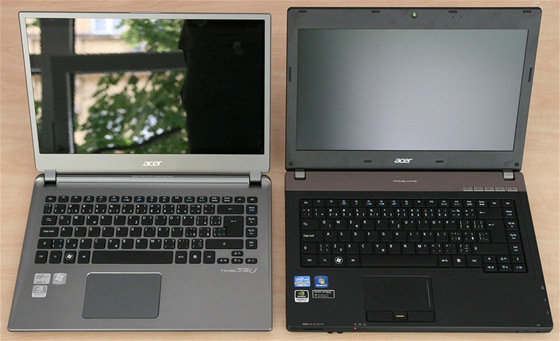 Acer: vlevo ultrabook, vpravo notebook. Acer: vlevo ultrabook, vpravo notebook.