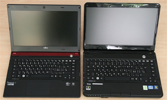 Fujitsu: vlevo ultrabook, vpravo notebook. Fujitsu: vlevo ultrabook, vpravo notebook.