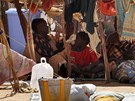 Uprchl�ci v Bamaku, kter� z jejich domov� vyhnaly boje na severu Mali