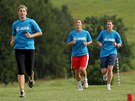 PROB�HNUT� NA GOLFU. Trutnovsk�m basketbalistk�m za�ala p��prava. V pop�ed� je