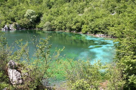 Pr�zra�n� Lago di Cornino. Tady na zahrani�n� turisty pravd�podobn� nenaraz�te.