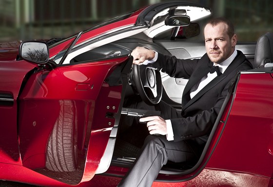 Filip Bla�ek jako James Bond