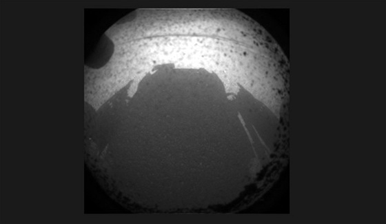Stín Curiosity na Marsu Stín Curiosity na Marsu