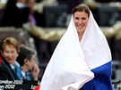ZABALENÁ VE VLAJCE. Olympijskou medaili oslavila Zuzana Hejnová s �eskou...
