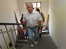 Úředníci kontrolují domy v romském ghettu na Přednádraží v Ostravě-Přívozu. (6. Úředníci kontrolují domy v romském ghettu na Přednádraží v Ostravě-Přívozu. (6.