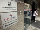 Budova st�tn� agentury CzechInvest b�hem policejn� razie (8. srpna 2012)