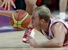 A HELE, M��! Anton Ponkra�ov z Ruska se v duelu se �pan�lskem vrhl na zem.