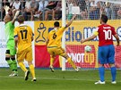 PŘEKVAPIVÉ VEDENÍ. Fotbalisté Jihlavy se radují z gólu proti Plzni. PŘEKVAPIVÉ VEDENÍ. Fotbalisté Jihlavy se radují z gólu proti Plzni.