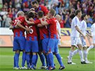 POHODA. Fotbalisté Plzně si užívají domácí zápas proti Chorzówu. POHODA. Fotbalisté Plzně si užívají domácí zápas proti Chorzówu.