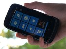 Nokia Lumia 610 je jednoduch� smartphone s opera�n�m syst�mem Windows Phone