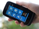 Nokia Lumia 610 je jednoduch� smartphone s opera�n�m syst�mem Windows Phone
