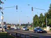 Semafor zastav� �idi�e p�ij�d�j�c� z Nuselsk�ho mostu.