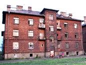 Na prvn� letm� pohled domy jako v Anglii. Jen�e jejich stav se rychle zhor�uje.