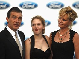 Antonio Banderas s man�elkou Melani� Griffithovou a jejich dcerou Stellou