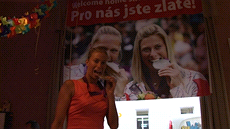 Andrea Hlaváčková při oslavě medaile Andrea Hlaváčková při oslavě medaile