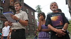 Vedoucí stavebního úřadu v Moravské Ostravě a Přívozu Jiří Švarc čte rozhodnutí Vedoucí stavebního úřadu v Moravské Ostravě a Přívozu Jiří Švarc čte rozhodnutí
