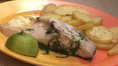Kapr na kopru s pečenými bramborovými plátky podle Kateřiny Cajthamlové Kapr na kopru s pečenými bramborovými plátky podle Kateřiny Cajthamlové