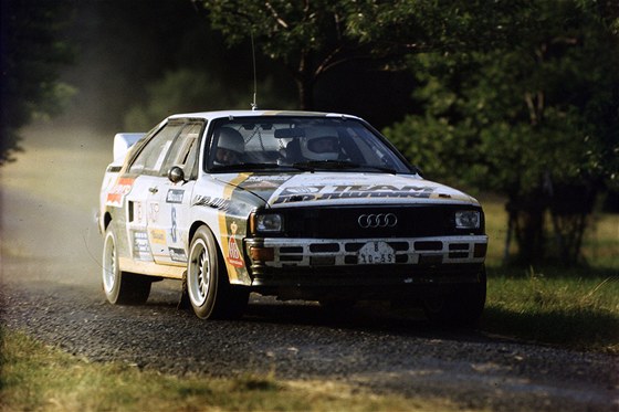 Leo Pavlík na Barum rallye v roce 1986 s továrním speciálem Audi. Leo Pavlík na Barum rallye v roce 1986 s továrním speciálem Audi.