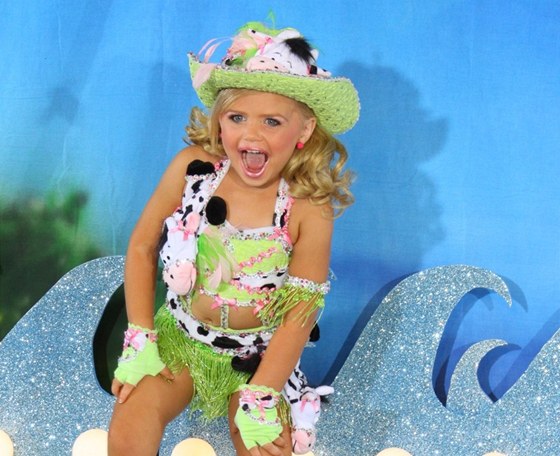 Maddy Jacksonová je jednou z nejslavnějších účastnic dětských soutěží krásy. Maddy Jacksonová je jednou z nejslavnějších účastnic dětských soutěží krásy.