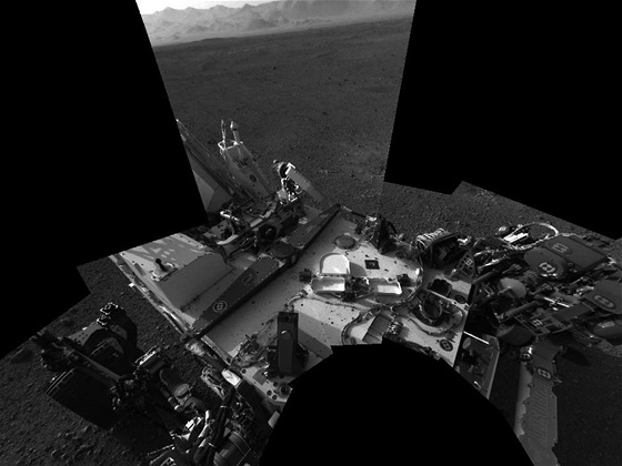 Vlastní portrét lunárního vozidla Curiosity Vlastní portrét lunárního vozidla Curiosity