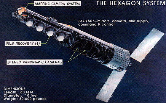 Systém Hexagon (KH-9, zvaný též Big Bird) se vyznačoval nosností čtyř Systém Hexagon (KH-9, zvaný též Big Bird) se vyznačoval nosností čtyř
