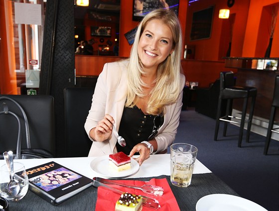 Jitka Nov��kov� se u� neboj� ani sladk�ho. Pozd�ji ho pr� vyb�h�. 