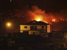V pátek ale z vyschlého podrostu na Tenerife op�t vy�lehly plameny. �í�ení...