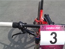��d�tka Jardy Kulhav�ho s oto�n�m grip shiftem Sram XX1 a brzdovou p�kou a...