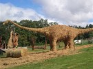 "Diplodocus m��í 18 metr�. Je to nejv�t�í socha, která u nás kdy vznikla,"...