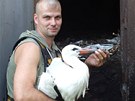 Pracovn�ci z�chrann� stanice �ivo�ich� zabezpe�ili nebezpe�n� pr�duch...