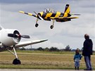 Aviatická show v Hradci Králové, kam se slet�ly slavné letouny Antonov An-2...