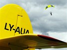 Aviatická show v Hradci Králové, kam se slet�ly slavné letouny Antonov An-2...