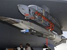 Hypersonick� letoun X-51A Waverider pod k��dlem letadla B-52 Stratofortress,