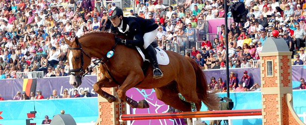 Moderní p�tiboja� David Svoboda b�hem parkúru (11. srpna 2012)