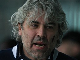 Leo Gudas na lavi�ce Chomutova v semifin�le play-off prvn� ligy.