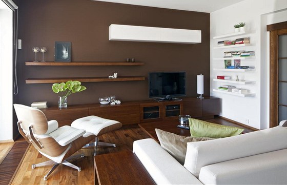 Dominantou ob�vac�ho pokoje je Lounge Chair Charlese Eamese zna�ky Vitra.