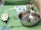 L�ka�sk� z�krok, p�i kter�m byla Jakubu Hal�kovi voperov�na dv� mechanick�...