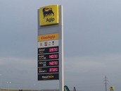 Čerpací stanice Agip na dálnici D2. Čerpací stanice Agip na dálnici D2.
