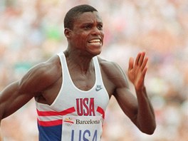 Americký atlet Carl Lewis získal na olympijských hrách v Barceloně 1992 zlato Americký atlet Carl Lewis získal na olympijských hrách v Barceloně 1992 zlato
