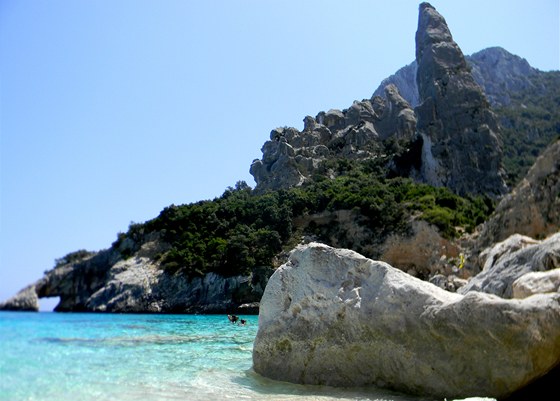 Cala Goloritze je jednou z nejkr�sn�j��ch pl�� v It�lii a podle m�stn�ch dost