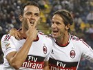 ST�ELEC.Giampaolo Pazzini (vlevo) se raduje s Lukou Antoninim z jednoho ze