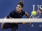NA PODÁNÍ. Roger Federer ve čtvrtfinále US Open proti Tomáši Berdychovi. NA PODÁNÍ. Roger Federer ve čtvrtfinále US Open proti Tomáši Berdychovi.