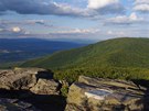 V�hled ze Sninsk�ho kamene na vrch Ne�abec (1 023 m) a Bieszczady