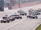 ODSTARTOV�NO. Velk� cena It�lie m��e za��t. Od za��tku vedl Lewis Hamilton a na