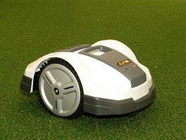 Nov� robotick� seka�ka Alpine, kterou v�robce GGP p�edstavil na veletrhu