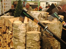 Sekery nejsou jen Fiskars, zna�ka Freund, u n�s t�m�� nezn�m�.