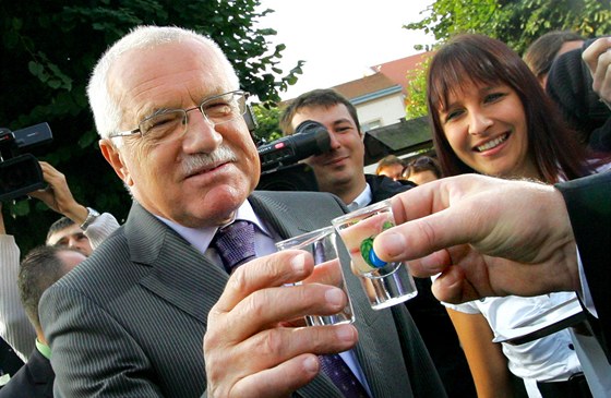 Václav Klaus při návštěvě Ledče nad Sázavou (13. září 2010) Václav Klaus při návštěvě Ledče nad Sázavou (13. září 2010)