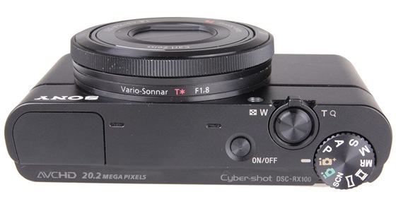 Sony RX-100: Volbu funk�n�ch re�im� ma na starosti klasick� kole�ko, ��zen�